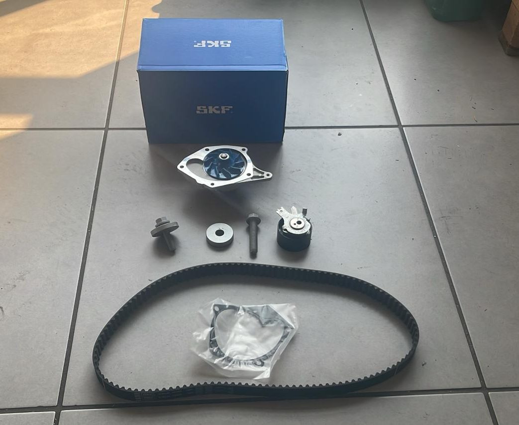 Kit distribution + pompe à eau 1.5 dCi – 144 dents – Renault, Nissan, Dacia – SKF – 2002-2010